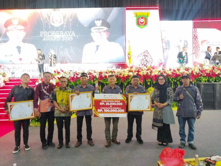 Acara Penganugerahan Probebaya Award 2025 yang dilaksanakan Bagian Tapem bertempat di Plenary Hall Convention Hall Sempaja