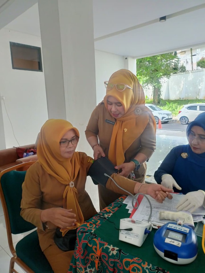 Kegiatan Donor Darah Rutin dalam rangka peringatan HUT KORPRI Ke 54 Tahun oleh Pemerintah Kota Samarinda bekerjsama dengan PMI Kota Samarinda
