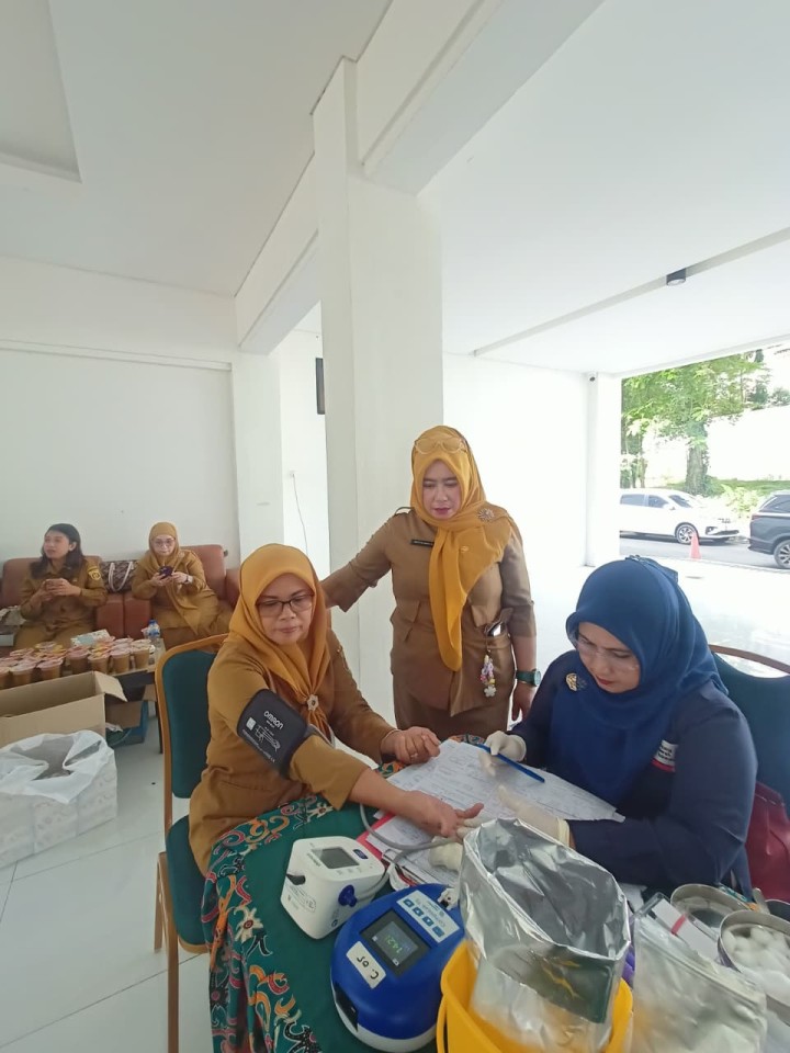 Kegiatan Donor Darah Rutin dalam rangka peringatan HUT KORPRI Ke 54 Tahun oleh Pemerintah Kota Samarinda bekerjsama dengan PMI Kota Samarinda
