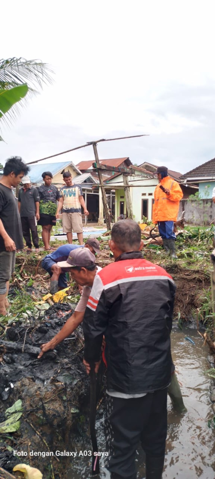 Monitoring gotong royong Rt 01 dan Rt 20 Kelurahan Sambutan