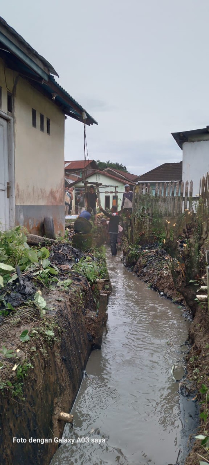 Monitoring gotong royong Rt 01 dan Rt 20 Kelurahan Sambutan
