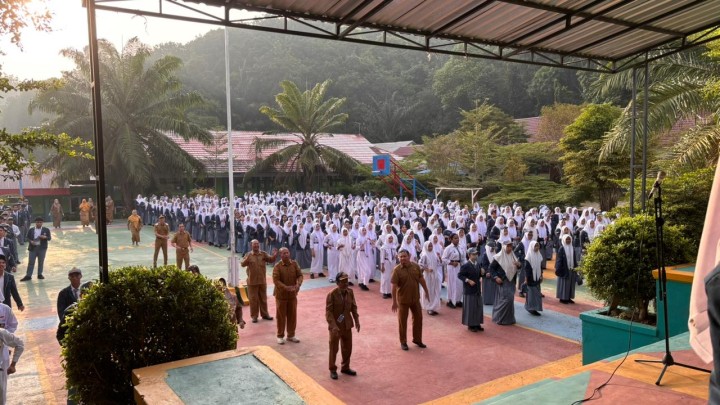 Upacara di SMU N 11