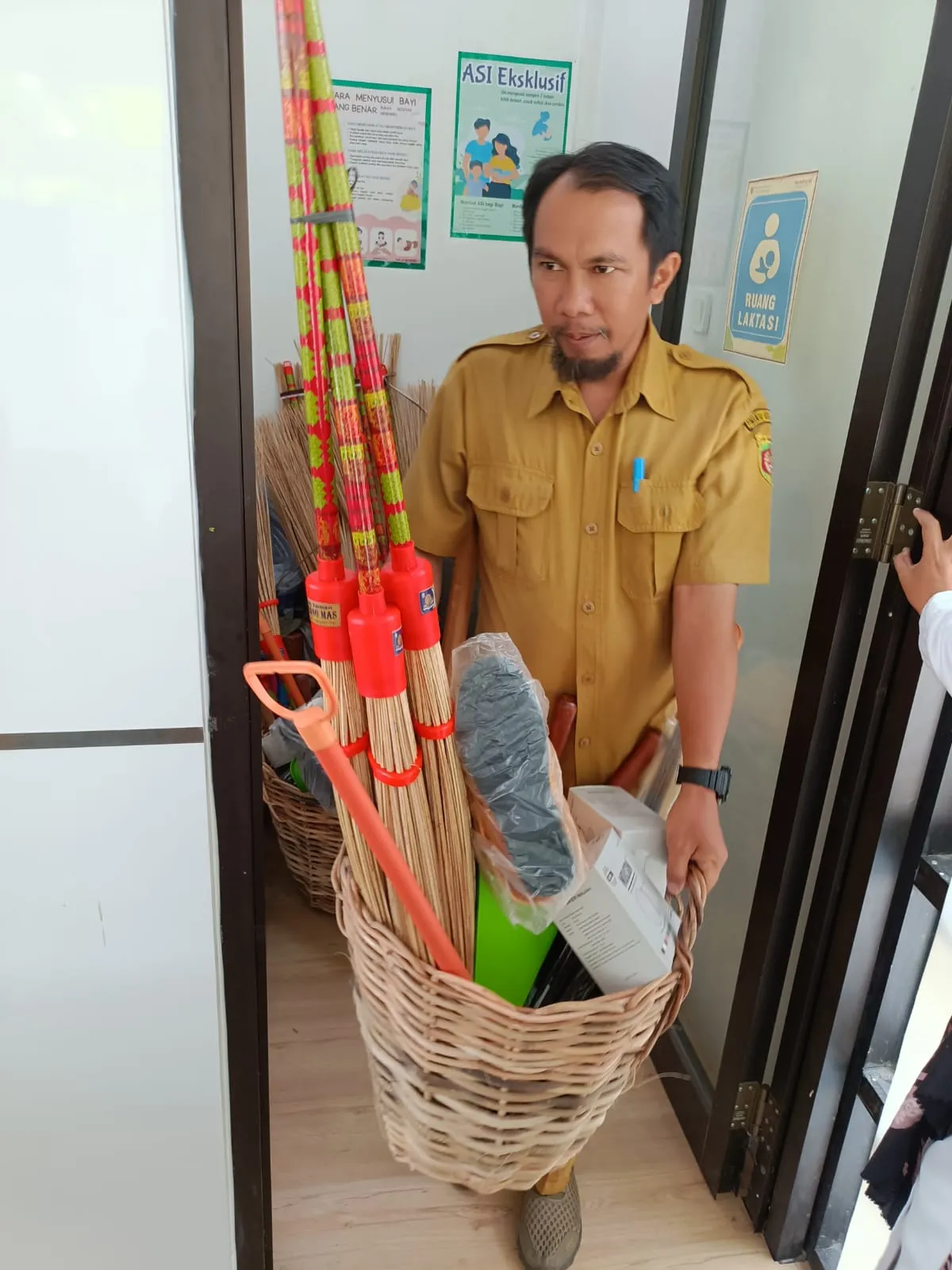 Pelaksanaan Gerakan Indonesia ASRI (Aman, Sehat, Resik, Indah) 