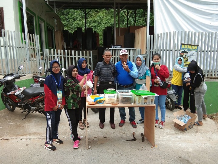 Kerja Bakti Di RT.18  Kelurahan Selili Menyambut HUT Kemerdekaan RI