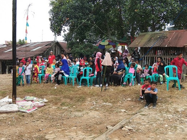 Jalan Santai dan Panjat Pinang Di RT. 01 s/d 06 Kelurahan Selili