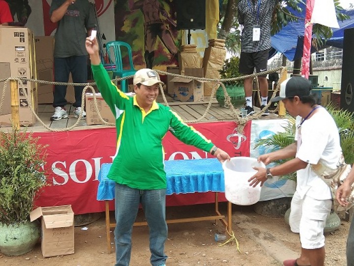 Jalan Santai dan Panjat Pinang Di RT. 01 s/d 06 Kelurahan Selili