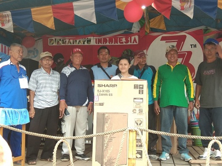 Jalan Santai dan Panjat Pinang Di RT. 01 s/d 06 Kelurahan Selili