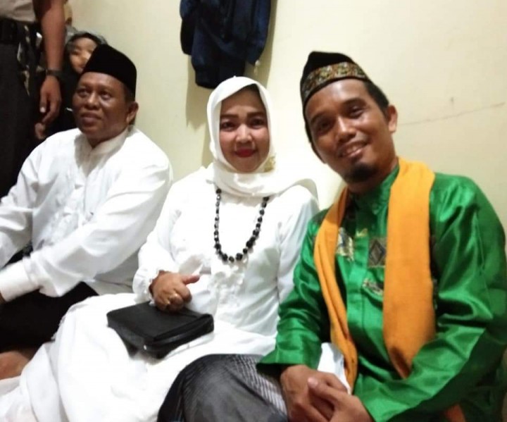 Menghadiri Acara Maulid Nabi Muhammad Saw di Rumah Haji Ismail di Jalan Lumba-Lumba RT. 04 Kelurahan selili Kecamatan Samarinda Ilir Sebagai Pengisi Ceramah Ustad Maulana