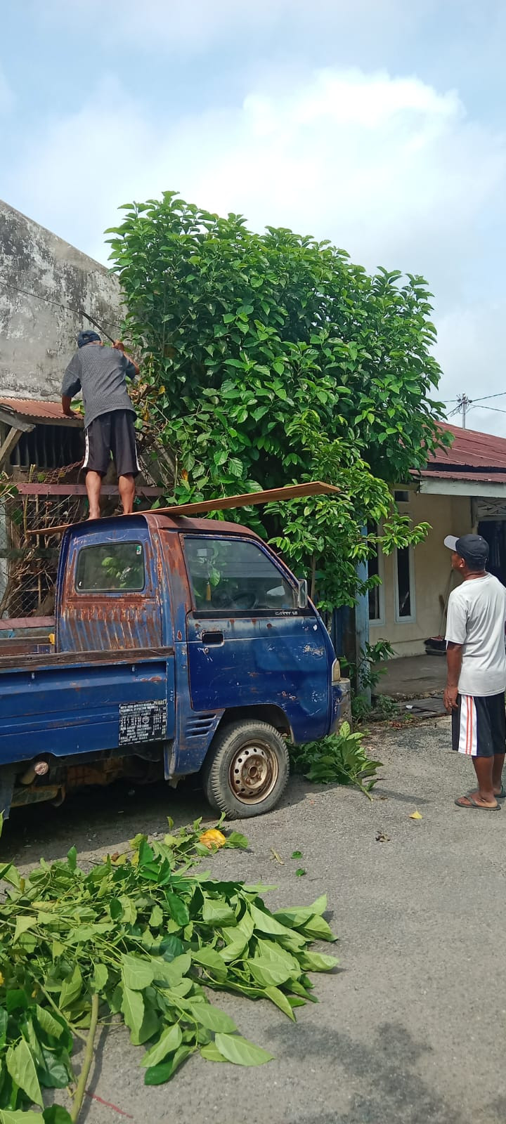 Kegiatan Kerja Bakti di Lingkungan Kelurahan Selili Tahun 2023