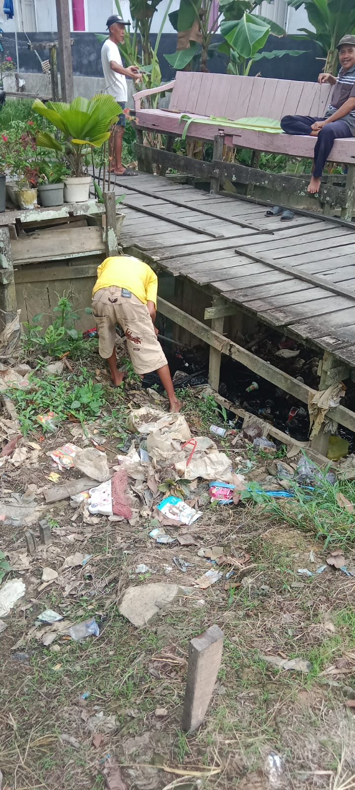 Kegiatan Kerja Bakti di Lingkungan Kelurahan Selili Tahun 2023