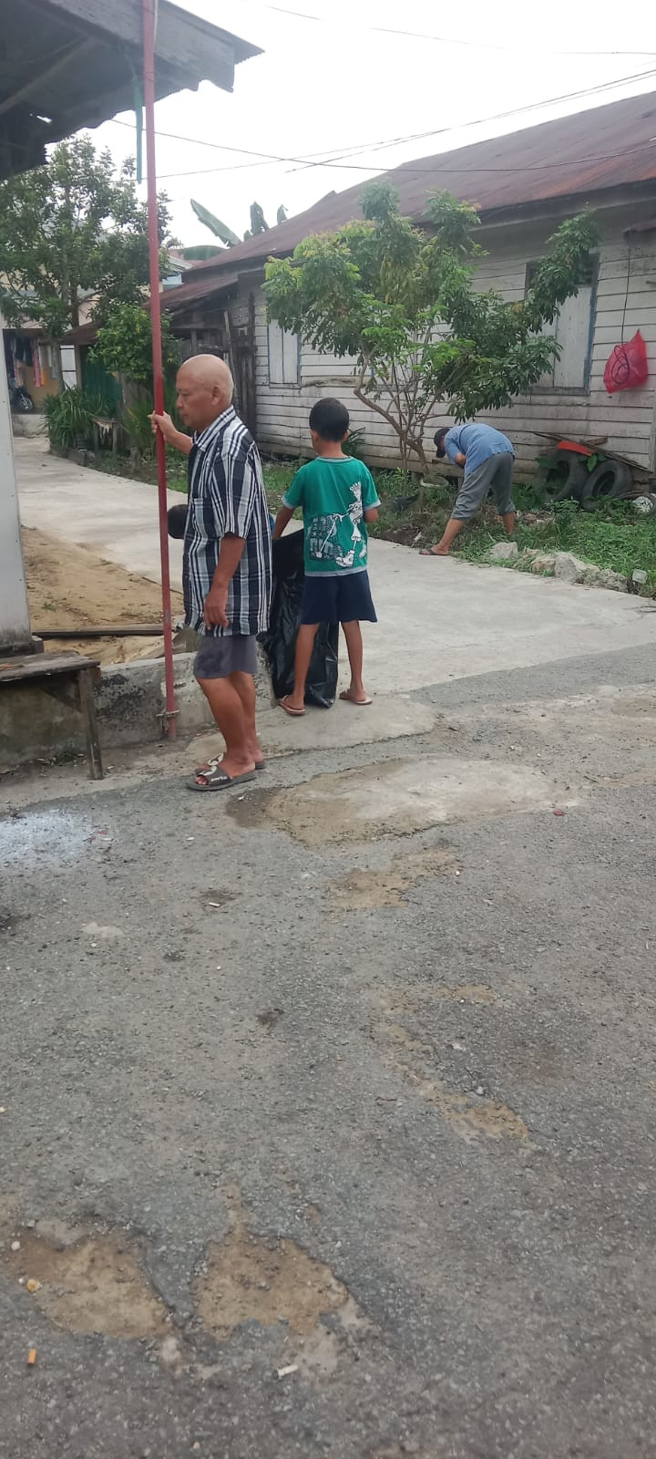 Kegiatan Kerja Bakti di Lingkungan Kelurahan Selili Tahun 2023