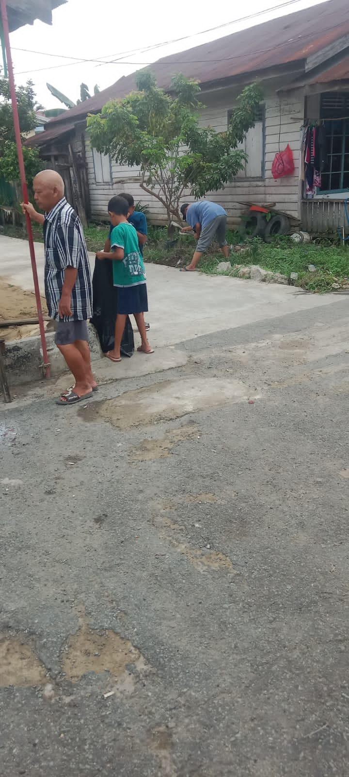 Kegiatan Kerja Bakti di Lingkungan Kelurahan Selili Tahun 2023