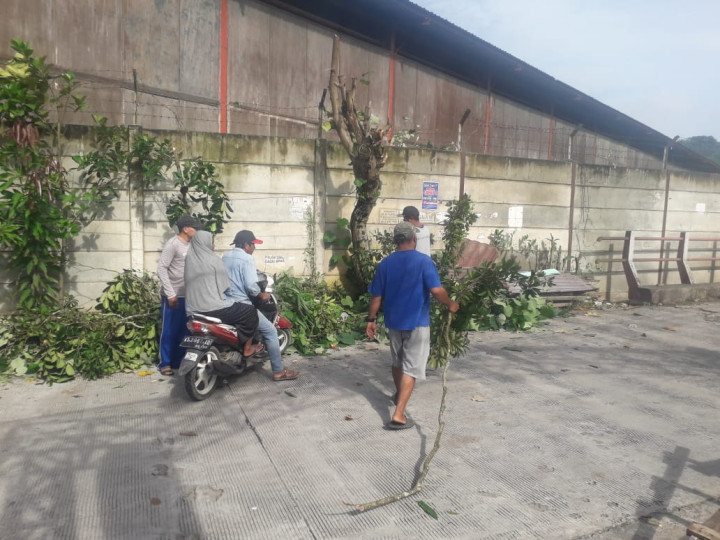 Kegiatan Kerja Bakti di Lingkungan Kelurahan Selili Tahun 2023