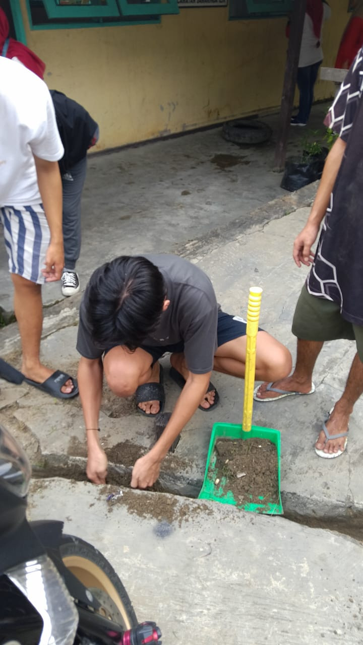 Kegiatan Kerja Bakti di Lingkungan Kelurahan Selili Tahun 2023