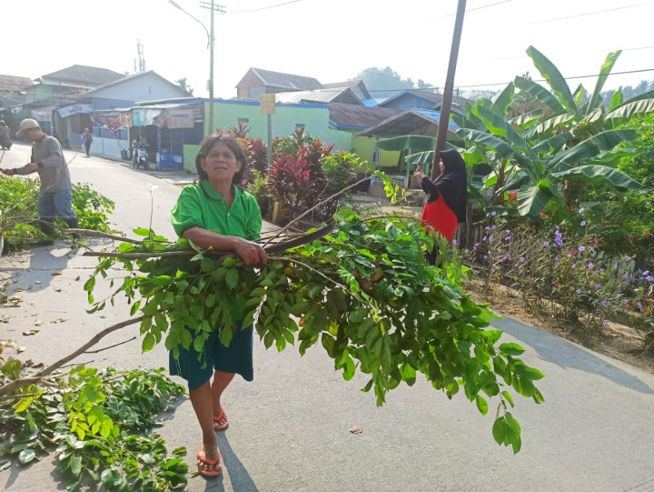 Kegiatan Kerja Bakti di Lingkungan Kelurahan Selili Tahun 2023