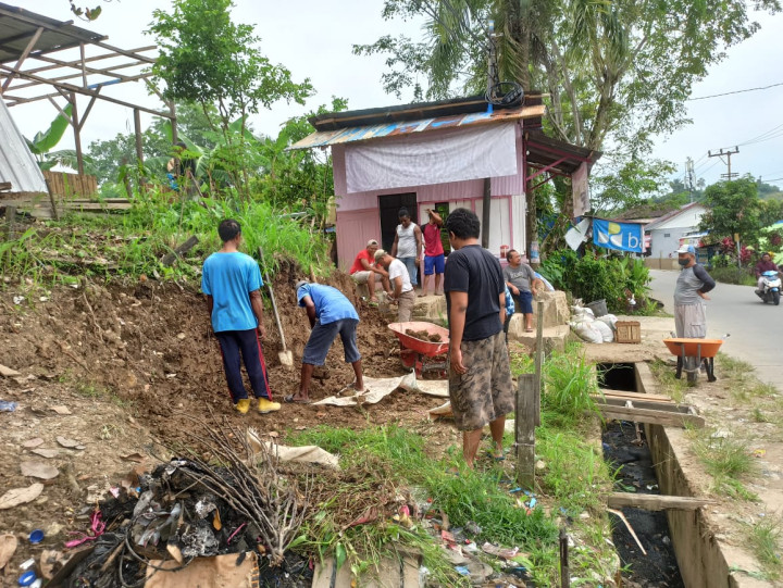 Kegiatan Kerja Bakti di Lingkungan Kelurahan Selili Tahun 2023