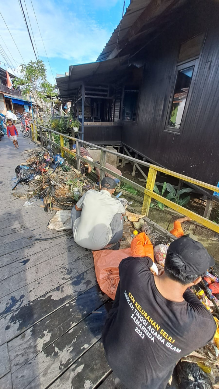 Kegiatan Kerja Bakti di Lingkungan Kelurahan Selili Tahun 2023