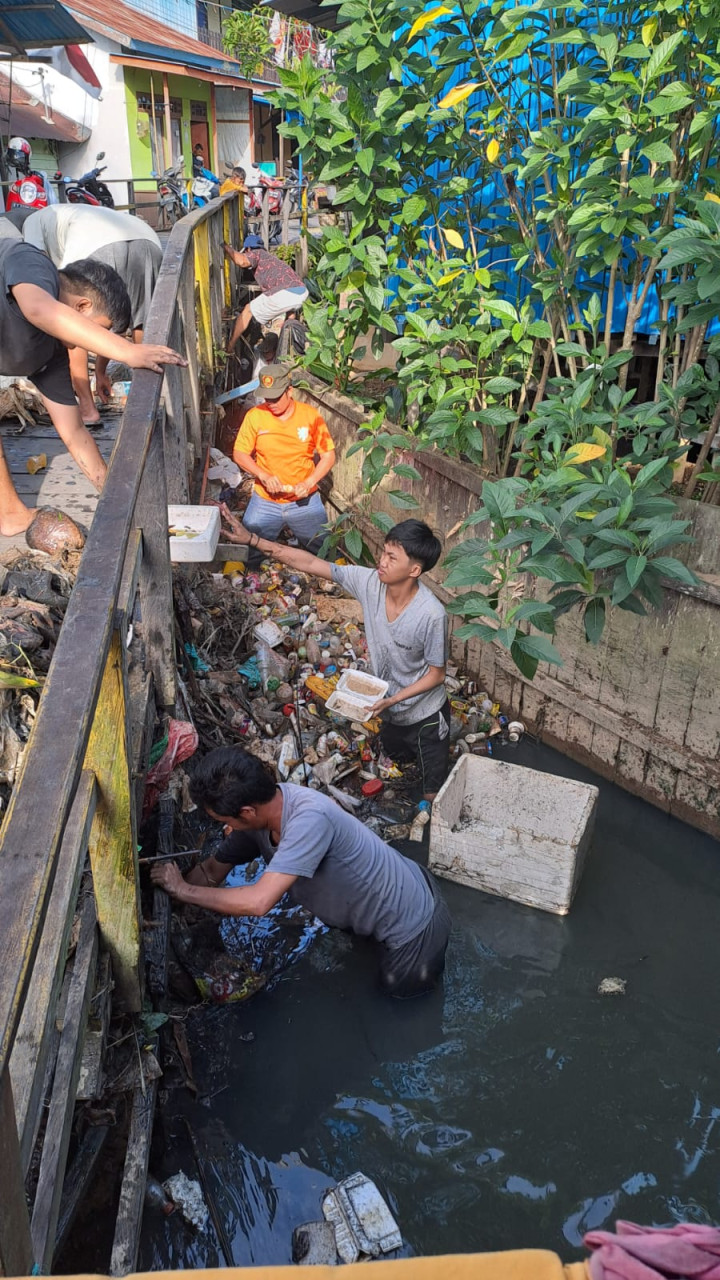 Kegiatan Kerja Bakti di Lingkungan Kelurahan Selili Tahun 2023
