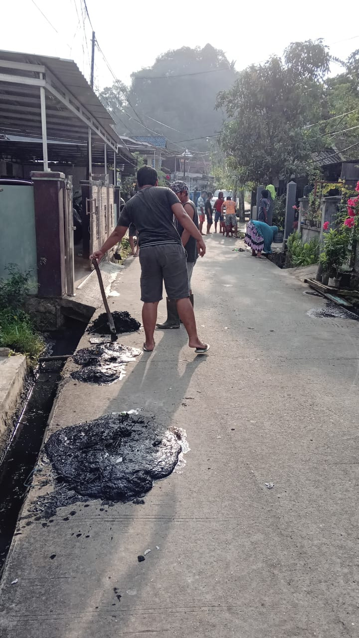Kegiatan Kerja Bakti di Lingkungan Kelurahan Selili Tahun 2023