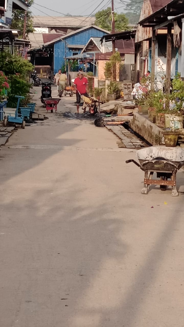 Kegiatan Kerja Bakti di Lingkungan Kelurahan Selili Tahun 2023