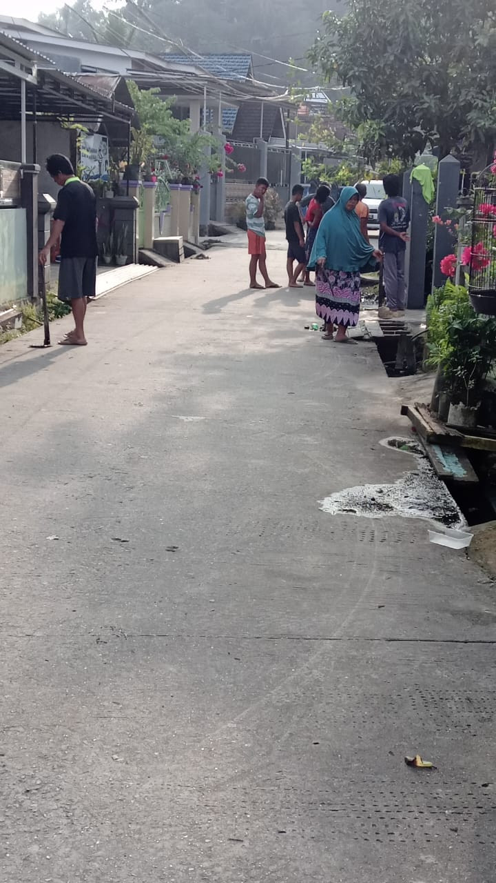Kegiatan Kerja Bakti di Lingkungan Kelurahan Selili Tahun 2023