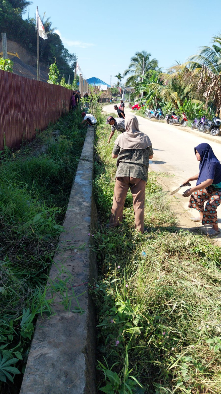 Kegiatan Kerja Bakti di Lingkungan Kelurahan Selili Tahun 2023