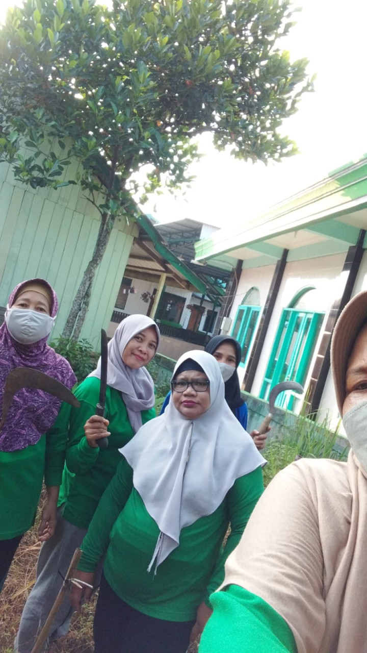 Kegiatan Kerja Bakti di Lingkungan Kelurahan Selili Tahun 2023