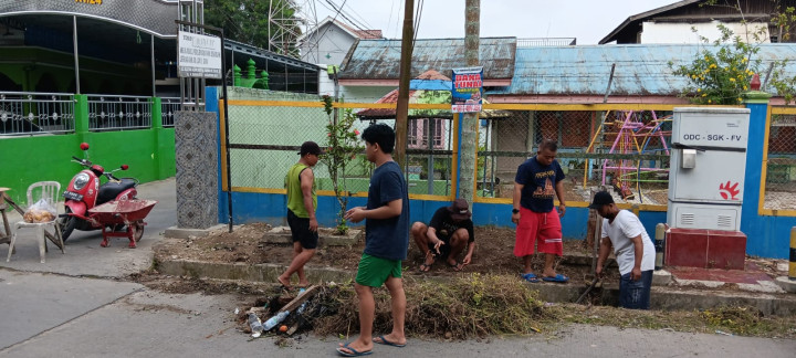 Kegiatan Kerja Bakti di Lingkungan Kelurahan Selili Tahun 2023