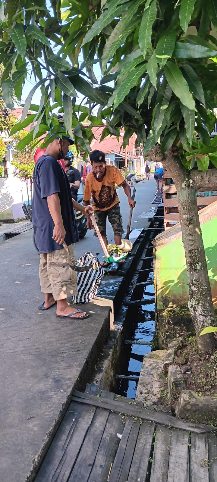 Kegiatan Kerja Bakti di Lingkungan Kelurahan Selili Tahun 2023