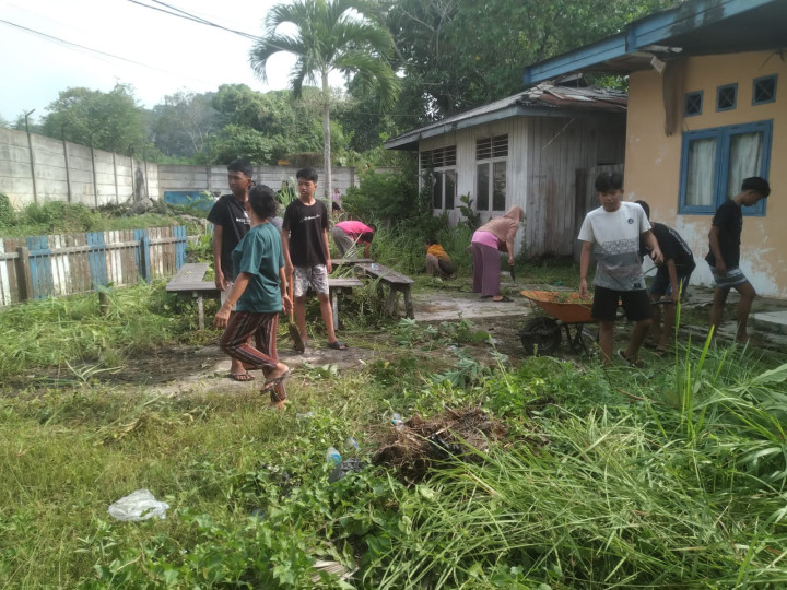 Kegiatan Kerja Bakti di Lingkungan Kelurahan Selili Tahun 2023