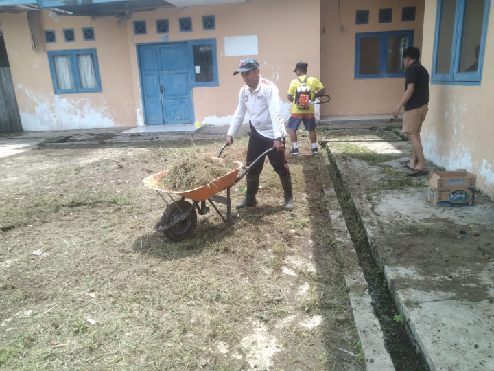Kegiatan Kerja Bakti di Lingkungan Kelurahan Selili Tahun 2023