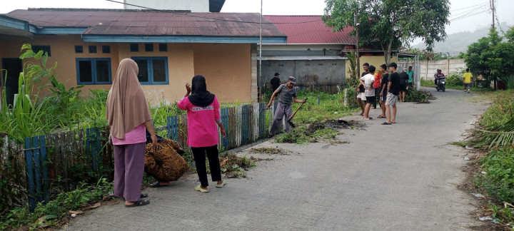 Kegiatan Kerja Bakti di Lingkungan Kelurahan Selili Tahun 2023
