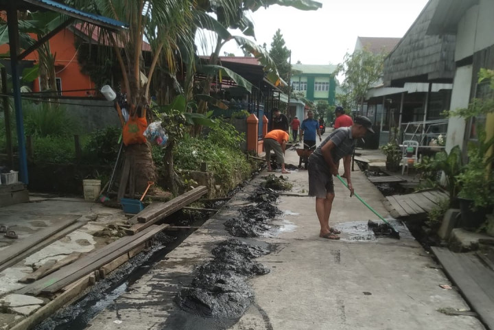 Kegiatan Kerja Bakti di Lingkungan Kelurahan Selili Tahun 2023