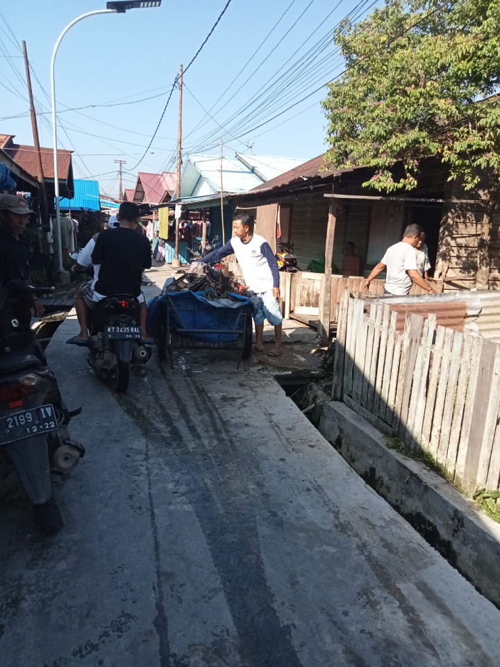 Kegiatan Kerja Bakti di Lingkungan Kelurahan Selili Tahun 2023