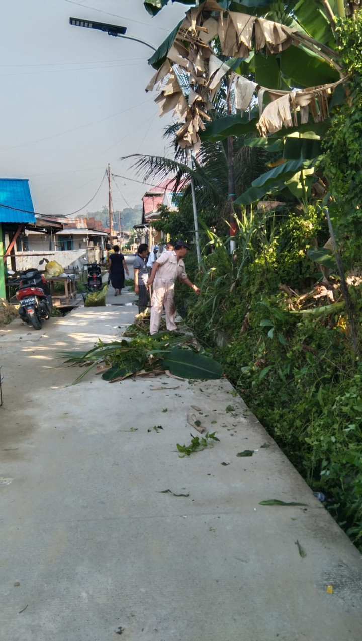 Kegiatan Kerja Bakti di Lingkungan Kelurahan Selili Tahun 2023