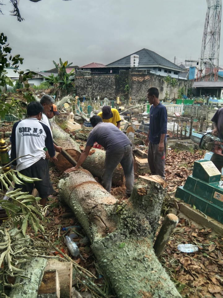 Kegiatan Kerja Bakti di Lingkungan Kelurahan Selili Tahun 2023