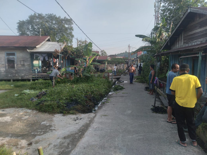 Kegiatan Kerja Bakti di Lingkungan Kelurahan Selili Tahun 2023