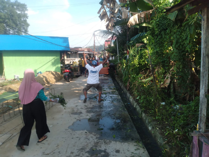 Kegiatan Kerja Bakti di Lingkungan Kelurahan Selili Tahun 2023