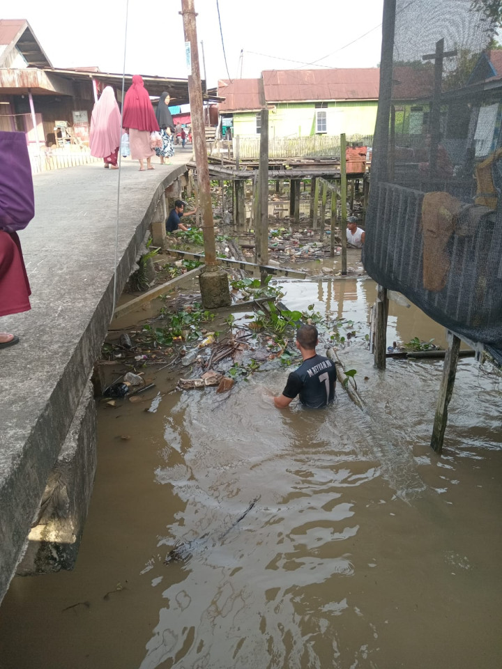 Kegiatan Kerja Bakti di Lingkungan Kelurahan Selili Tahun 2023