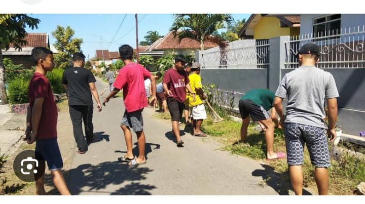 Kegiatan Kerja Bakti di Lingkungan Kelurahan Selili Tahun 2023