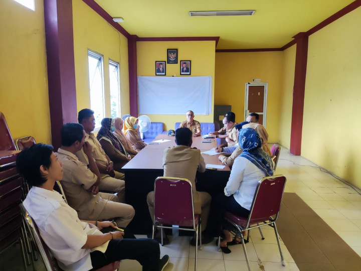 Giat Senin 11 Juli 2022 apel pagi lanjut rapat staff yang di pimpin oleh Lurah Sempaja Barat
