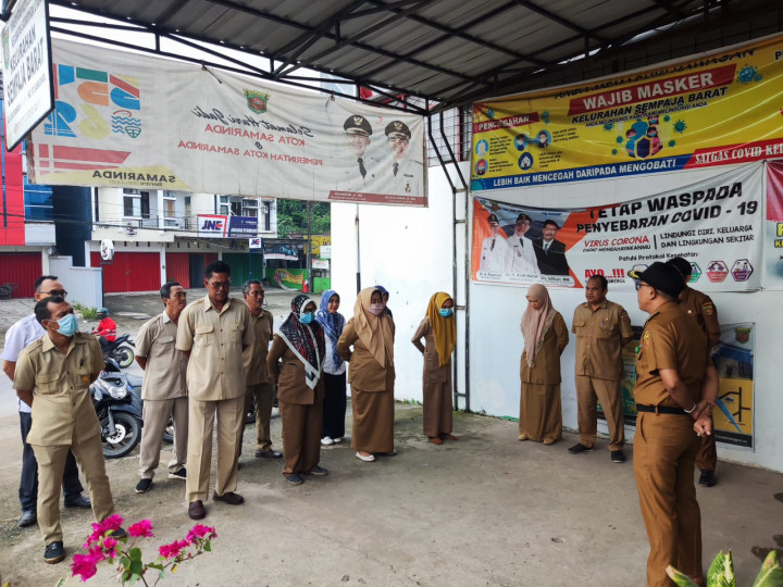 Giat Senin 11 Juli 2022 apel pagi lanjut rapat staff yang di pimpin oleh Lurah Sempaja Barat