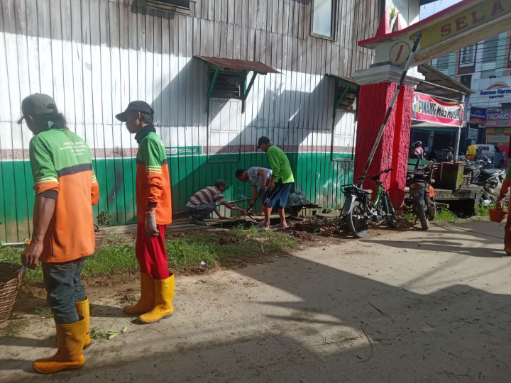 Giat Kelurahan Sempaja Barat Tanggal 23 & 24 Oktober 2022 Gotong Royong dibantu Tim Hantu Banyu PUPR, Monitoring Posyandu Chery Gg. Sungai RT.11, Monitoring Kegiatan Padat Karya Sapras Probebaya Anggaran Perubahan Tahun 2022 di RT. 03 RT.12