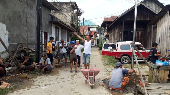 Giat Minggu, 30 Oktober 2022 Gotong Royong Semenisasi Jalan Secara Swadaya Oleh Warga di Gg. Lorong Abadi RT.12 & Perum Pinang Mas RT.06 Kel. Sempaja Barat