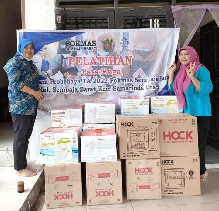 Sabtu, 12 November 2022 Kegiatan Probebaya Bidang Pemberdayaan RT.06 Pelatihan Tata Boga, Sosialisasi Dasawisma, Pemberian Makanan Tambahan Balita, Penyerahan Bantuan Pangan Warga Tidak Mampu, Penyerahan Bantuan