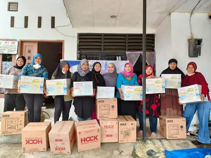 Sabtu, 12 November 2022 Kegiatan Probebaya Bidang Pemberdayaan RT.06 Pelatihan Tata Boga, Sosialisasi Dasawisma, Pemberian Makanan Tambahan Balita, Penyerahan Bantuan Pangan Warga Tidak Mampu, Penyerahan Bantuan