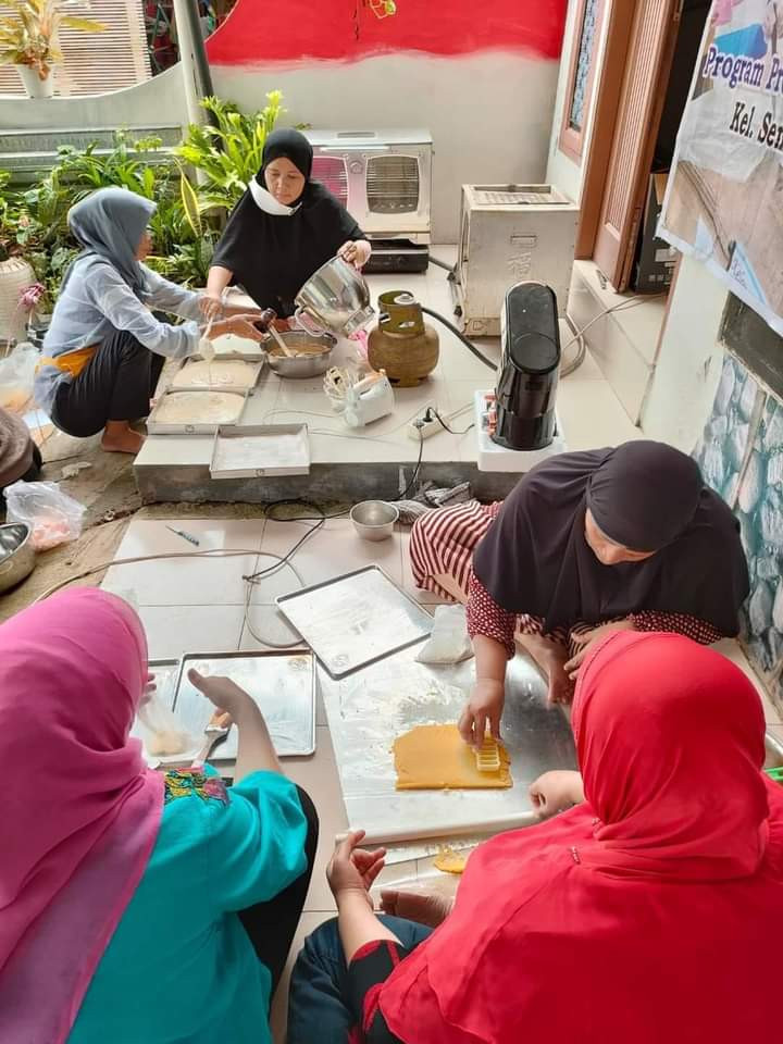 Sabtu, 12 November 2022 Kegiatan Probebaya Bidang Pemberdayaan RT.06 Pelatihan Tata Boga, Sosialisasi Dasawisma, Pemberian Makanan Tambahan Balita, Penyerahan Bantuan Pangan Warga Tidak Mampu, Penyerahan Bantuan