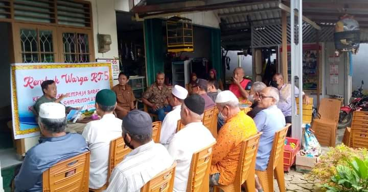 Giat Selasa, 13 Desember 2022 Menghadiri Rembuk Warga Persiapan Kegiatan Probebaya Tahun 2023 dan Musrembang Tahun 2024 di RT.05 Kelurahan Sempaja Barat