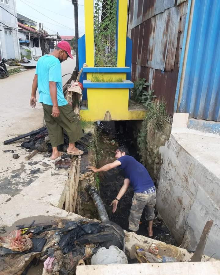Giat, Minggu 18 Desember 2022 Gotong Royong Kebersihan Lingkungan dan Drainase RT.01 dan RT.02 Kel. Sempaja Barat