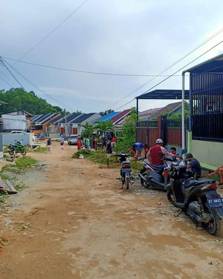 Giat, Minggu 18 Desember 2022 Gotong Royong Kebersihan Lingkungan dan Drainase RT.01 dan RT.02 Kel. Sempaja Barat
